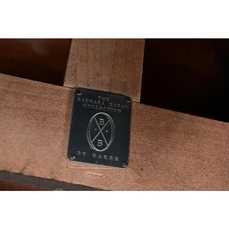 Barbara Barry pour Baker Furniture Tables de nuit en acajou, nouvellement repeintes en vente 7