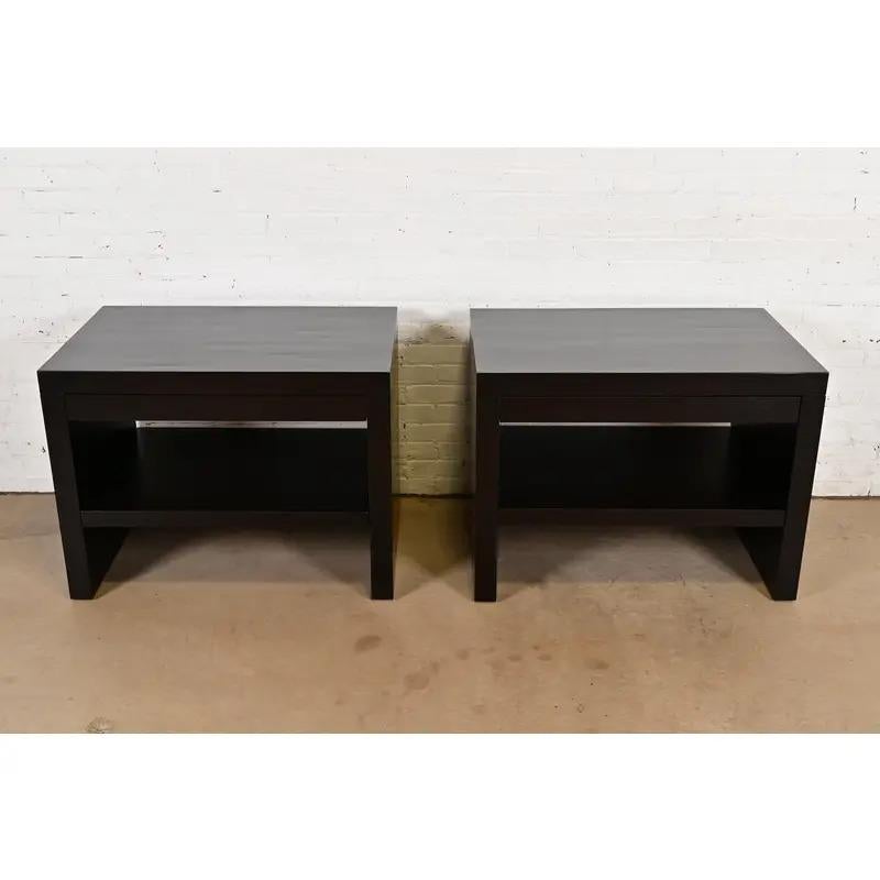 Américain Barbara Barry pour Baker Furniture Tables de nuit en acajou, nouvellement repeintes en vente