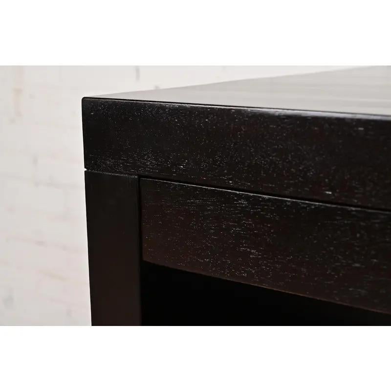 Barbara Barry pour Baker Furniture Tables de nuit en acajou, nouvellement repeintes en vente 2