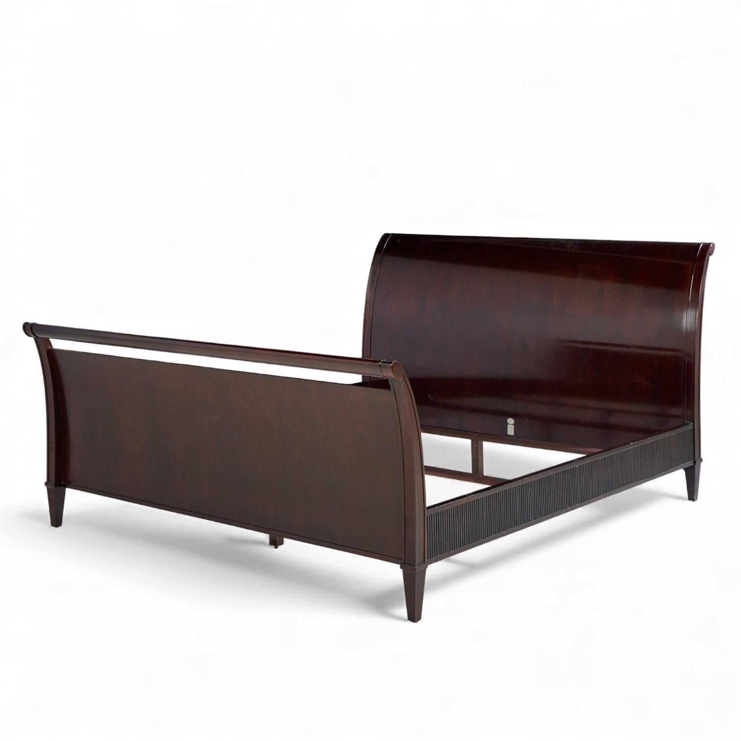 Moderne Barbara Barry pour Baker Furniture Lit King en acajou du milieu du siècle en vente