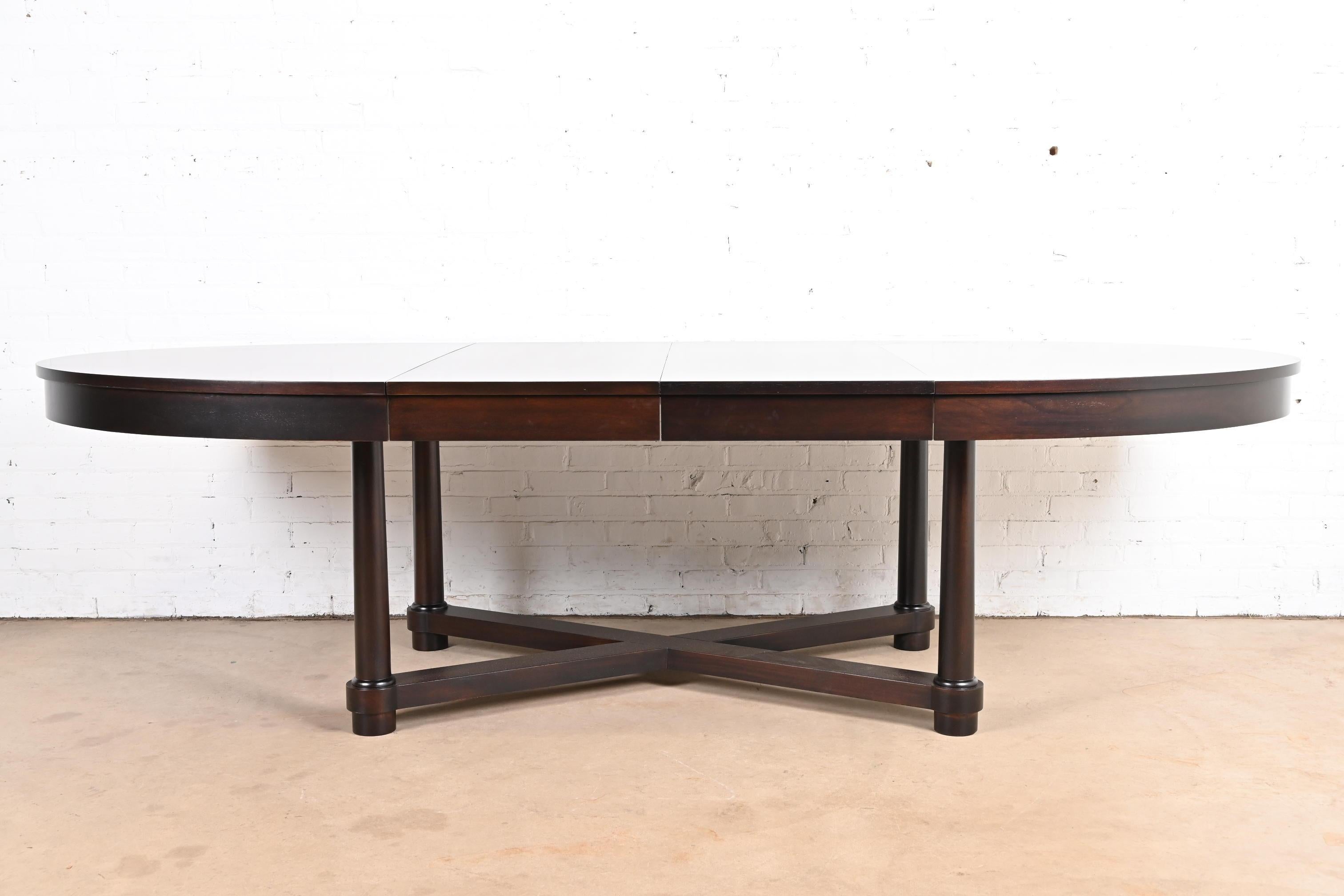 A gorgeous modern Art Deco style dark mahogany extension dining table

By Barbara Barry for Baker Furniture

USA, Circa 1990s

Measures: 68.25