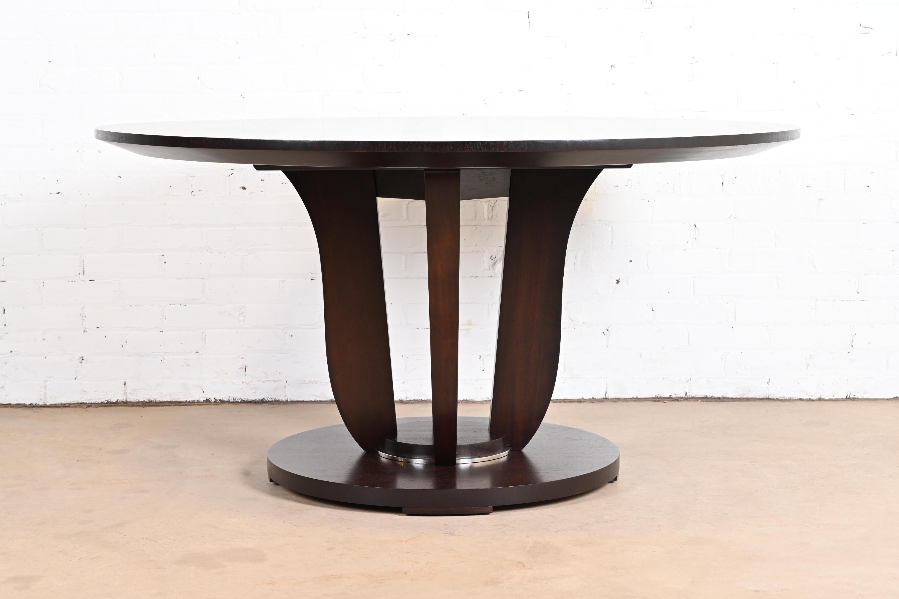 A gorgeous modern Art Deco style dark mahogany round pedestal center table or dining table

By Barbara Barry for Baker Furniture

USA, circa 1990s

Measures: 58