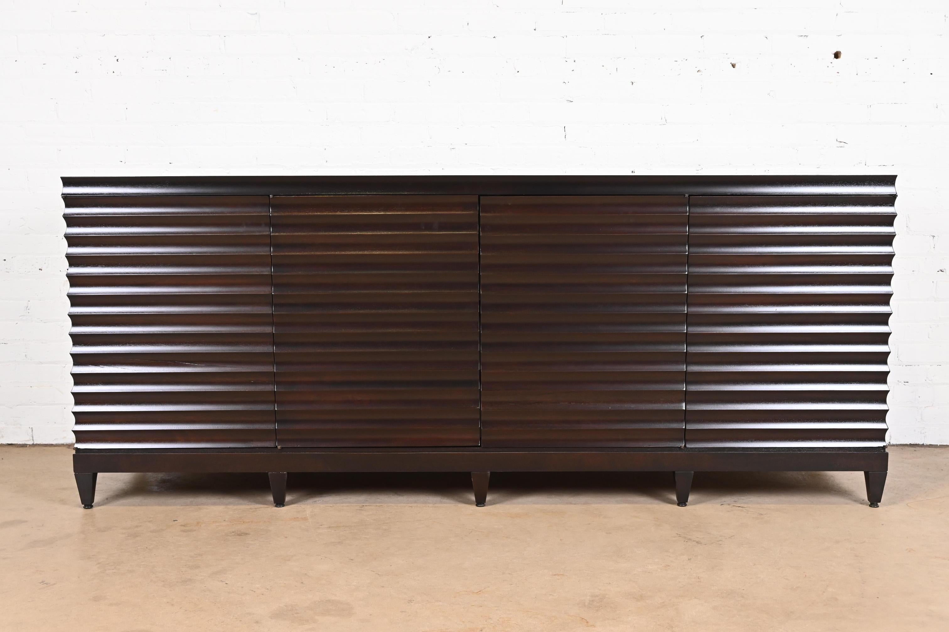 A gorgeous Modern dark mahogany sideboard, credenza, or bar cabinet

By Barbara Barry for Baker Furniture

USA, Circa 1990s

Measures: 84