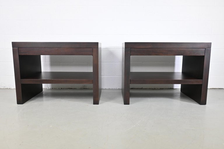 Barbara Barry for Baker Furniture Modern oversized nightstands, a pair

Baker Furniture, USA, 1990s

Measures: 36 Wide x 24 Deep x 27.18 High.

A pair of modern oversized nightstands refinished in Onyx with one drawer and slide out