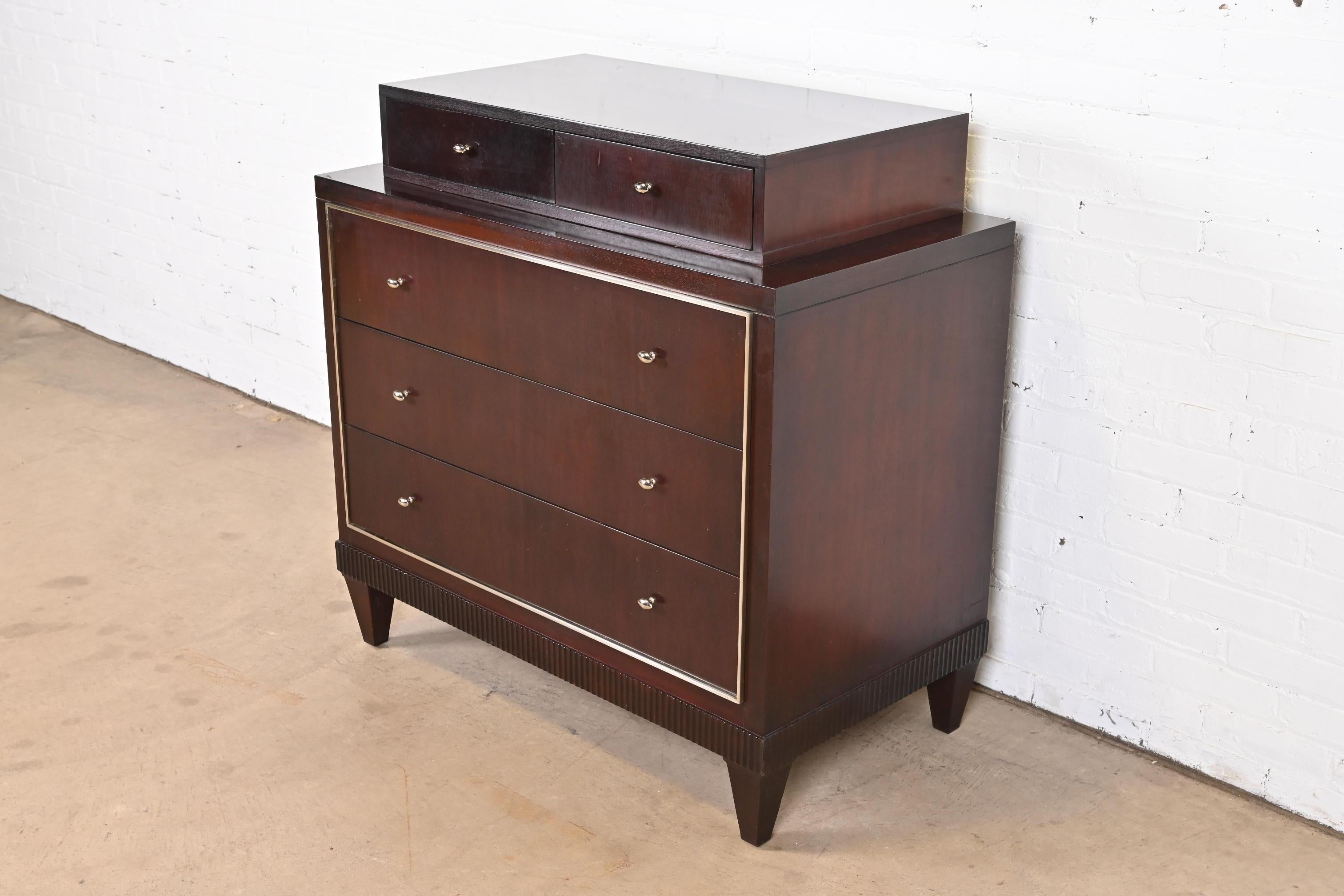 A gorgeous Modern Regency style dresser or chest of drawers

By Barbara Barry for Baker Furniture

USA, Circa 1990s

Mahogany, with nickel hardware and trim.

Measures: 40.5