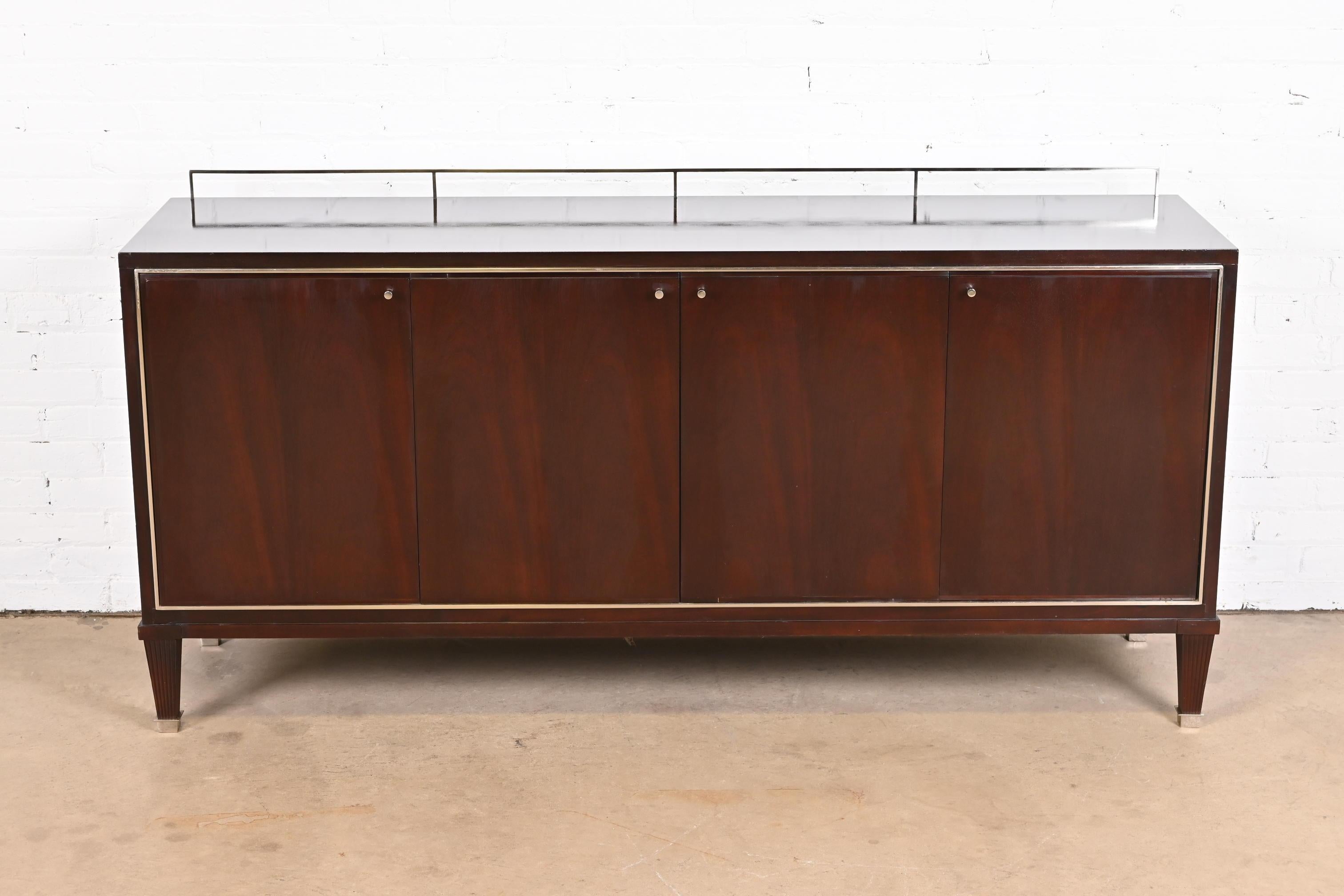 A gorgeous Modern Regency style dark mahogany sideboard, credenza, or bar cabinet

By Barbara Barry for Baker Furniture

USA, Circa 1990s

Measures: 70.5