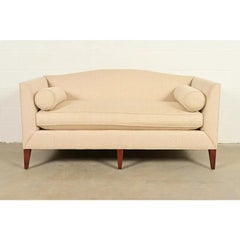 Barbara Barry for Baker Furniture Canapé Modern Regency à dossier camelback tapissé