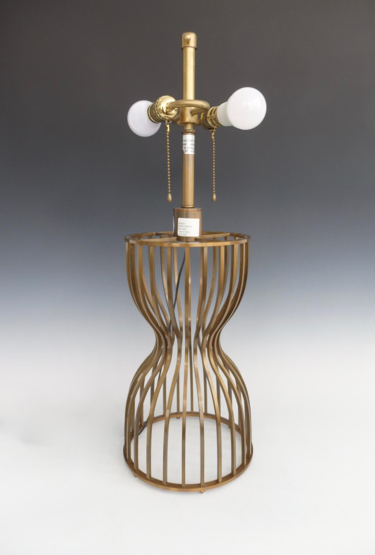 20ième siècle Barbara Barry for Baker lampe de bureau italienne en bronze en forme de sablier en vente