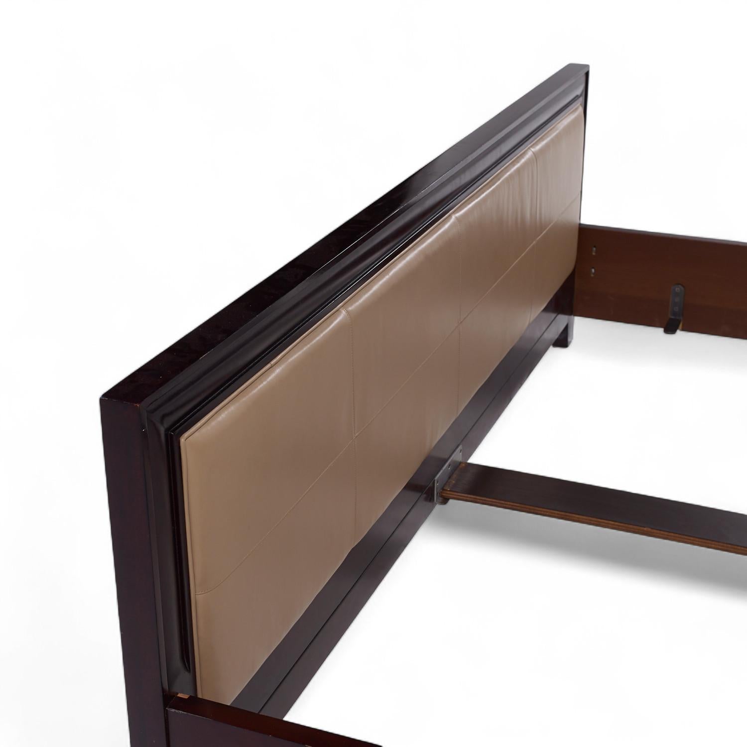 Barbara Barry for Baker Leather and Mahogany King Bed In Good Condition For Sale In Countryside, IL