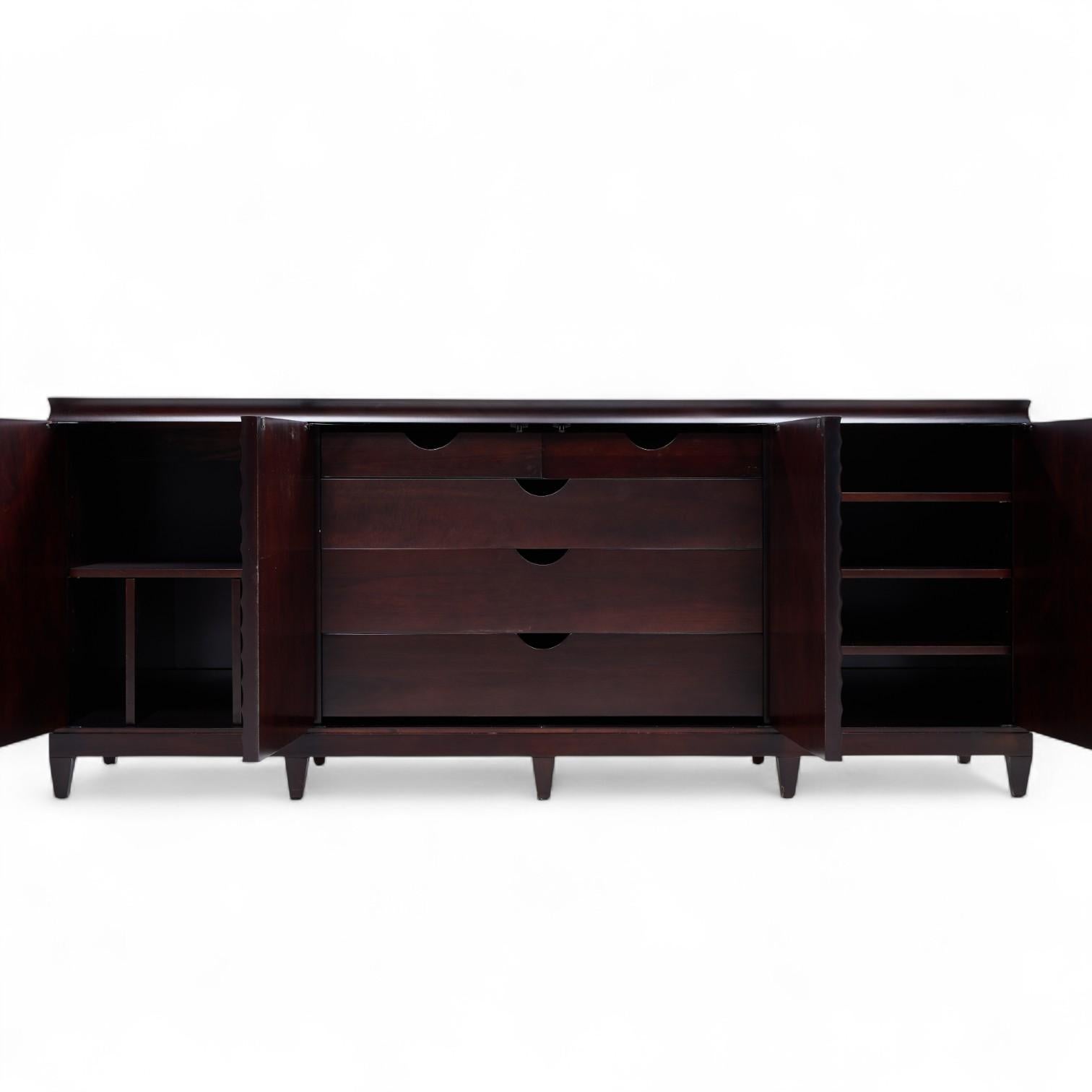 Barbara Barry for Baker Mahogany Fluted Sideboard Credenza (20. Jahrhundert) im Angebot