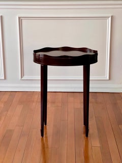 Barbara Barry pour Baker Petite table ovale d'appoint ou à boire en acajou