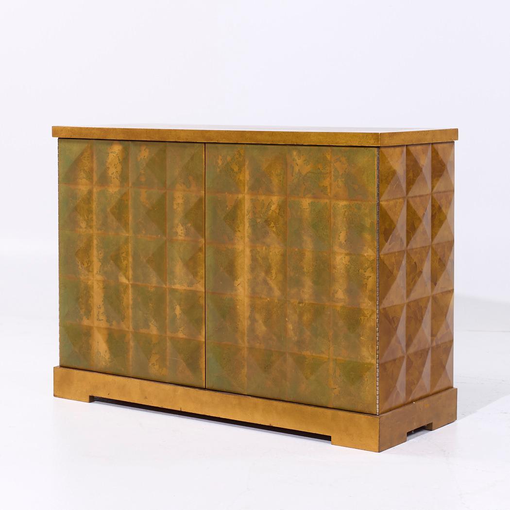 Mid-Century moderno Barbara Barry per Baker Credenza di metà secolo in foglia d'oro diamantata in vendita