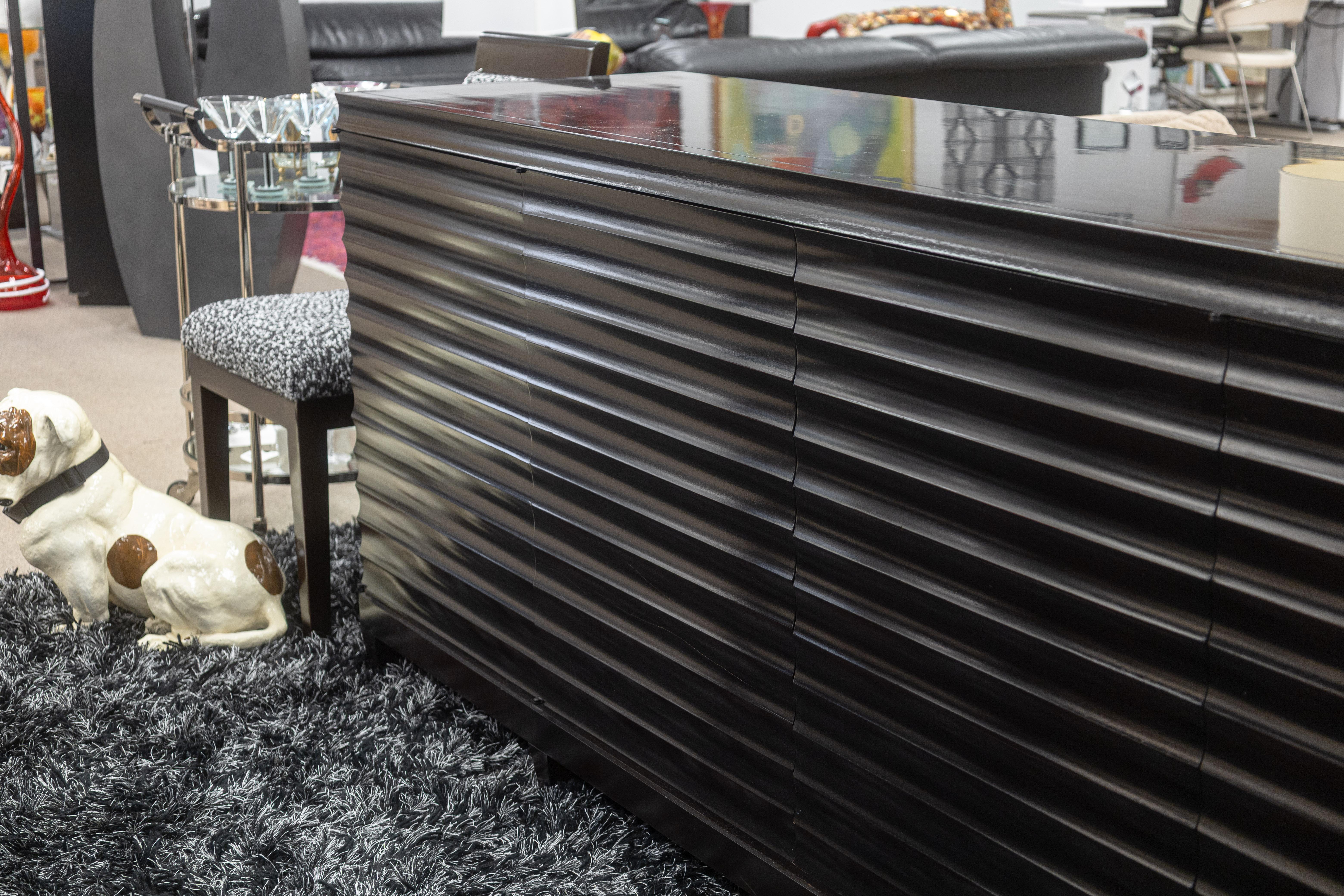 Barbara Barry for Baker Modern Fluted Black Lacquered Sideboard Credenza In Good Condition For Sale In Keego Harbor, MI