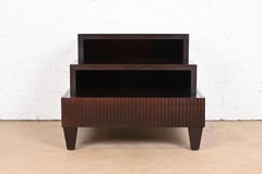 Barbara Barry pour Baker - Table d'appoint à trois niveaux en acajou foncé de style Régence moderne