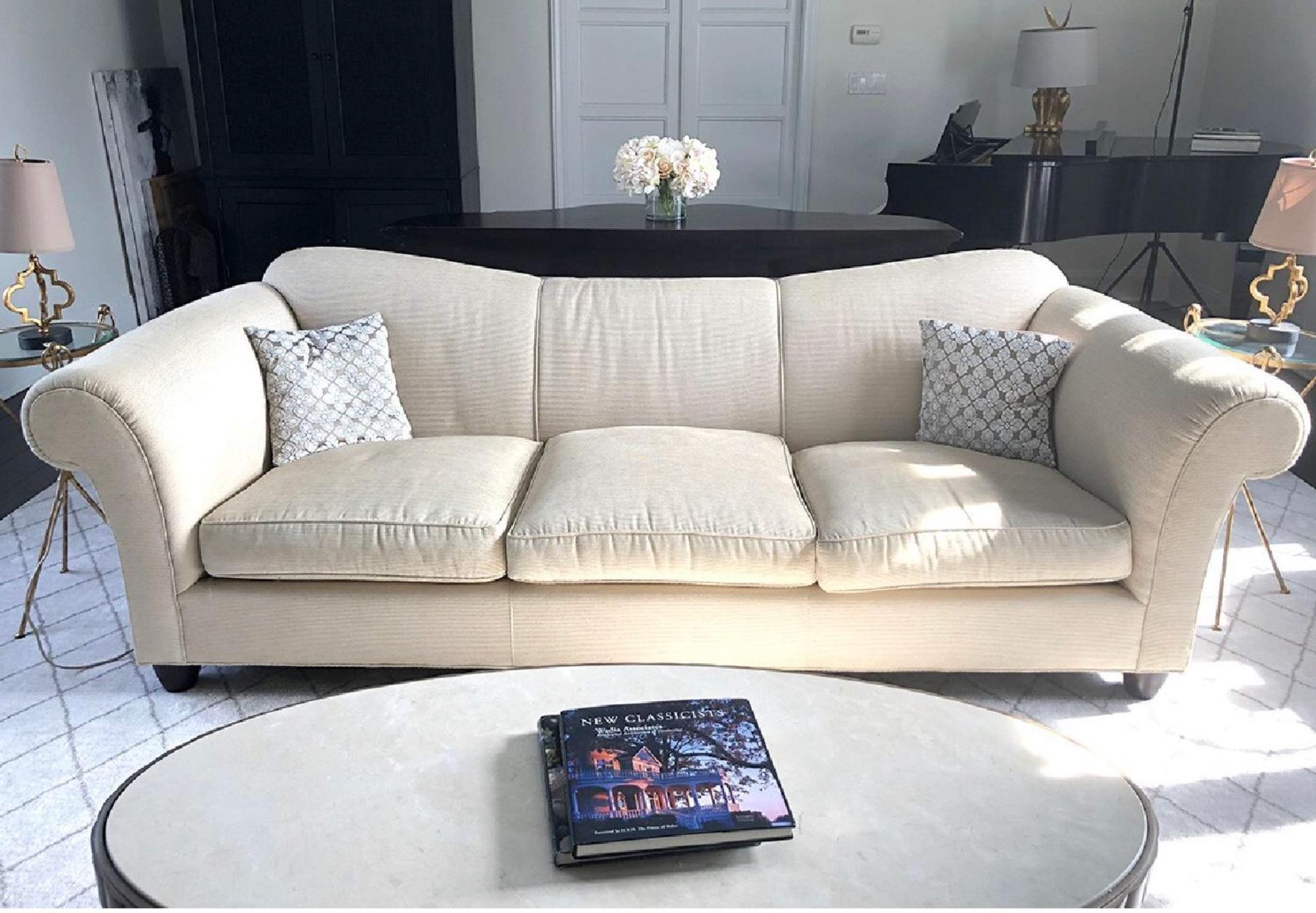 Gorgeous contemporary custom design by Barbara Barry for Baker Furniture, Modern casual American luxury at its finest. Retail price nearly 6000 USD.