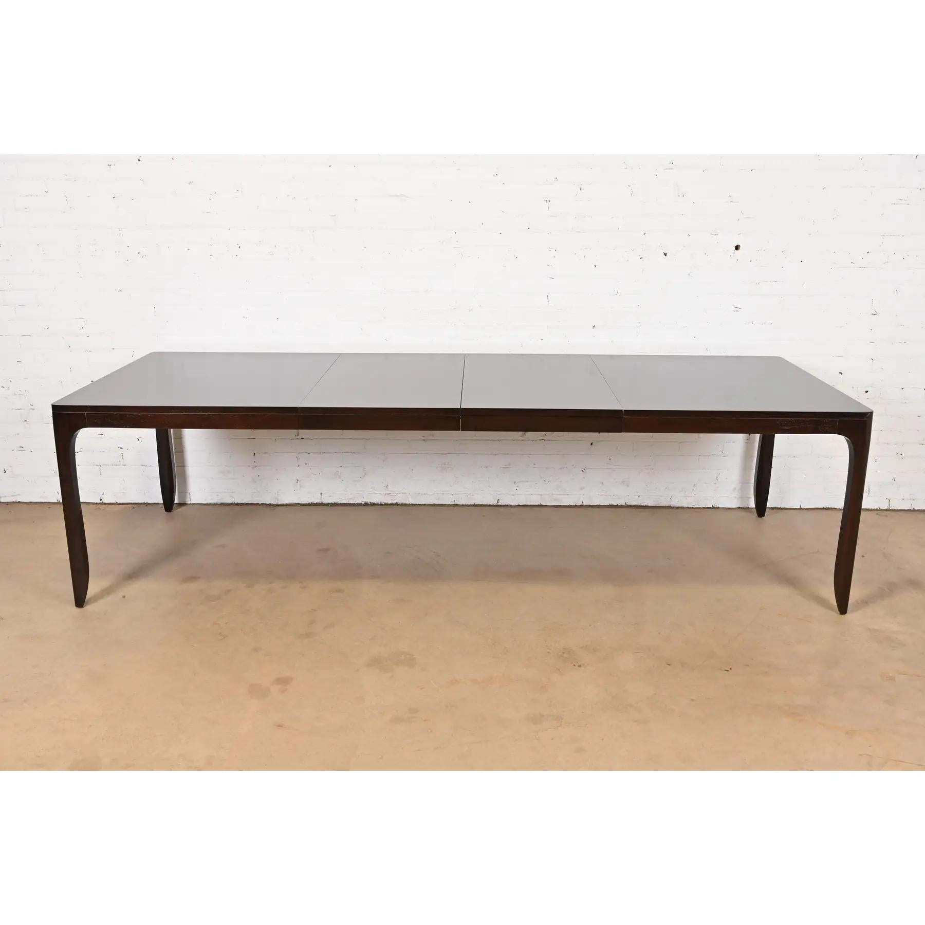 A gorgeous Modern sculpted walnut extension dining table

By Barbara Barry for Henredon

USA, Circa Late 20th Century

Measures: 68