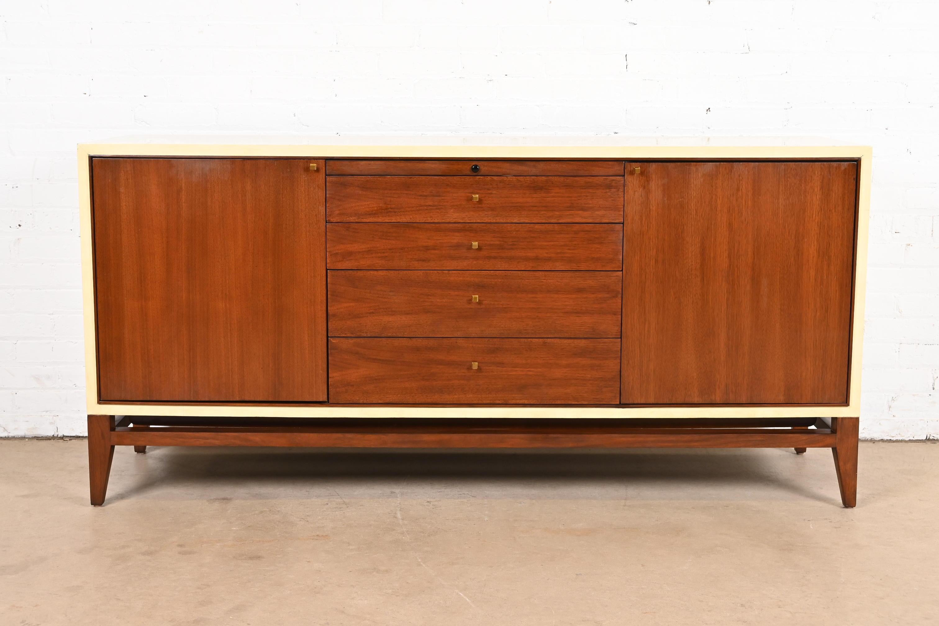 A gorgeous Modern sideboard, credenza, or bar cabinet

By Barbara Barry for Henredon

Philippines, Early 21st Century

Walnut, with cream lacquered case, and original brass hardware. Shelves are adjustable.

Measures: 68