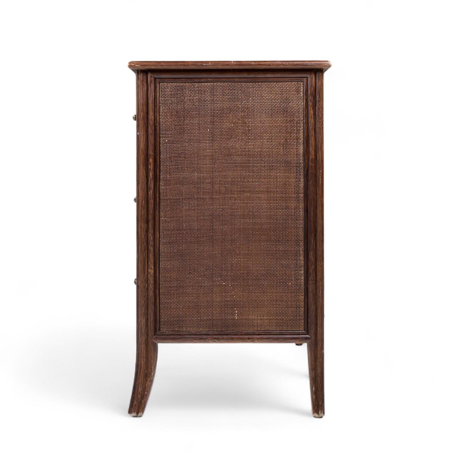 Barbara Barry pour McGuire Commode basse en rotin Bon état - En vente à Franklin Park, IL