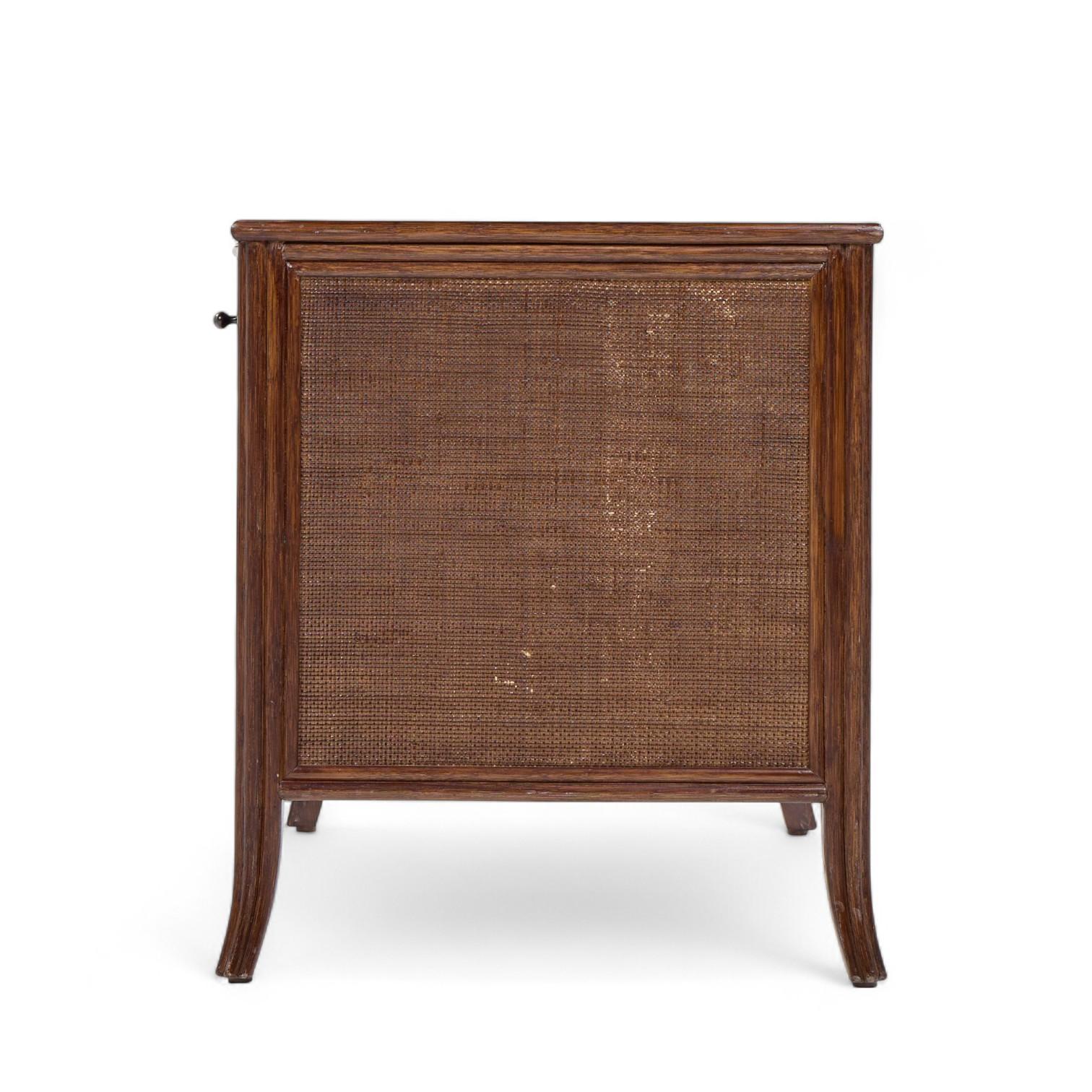 Barbara Barry pour McGuire Tables de nuit en rotin - Paire Bon état - En vente à Franklin Park, IL