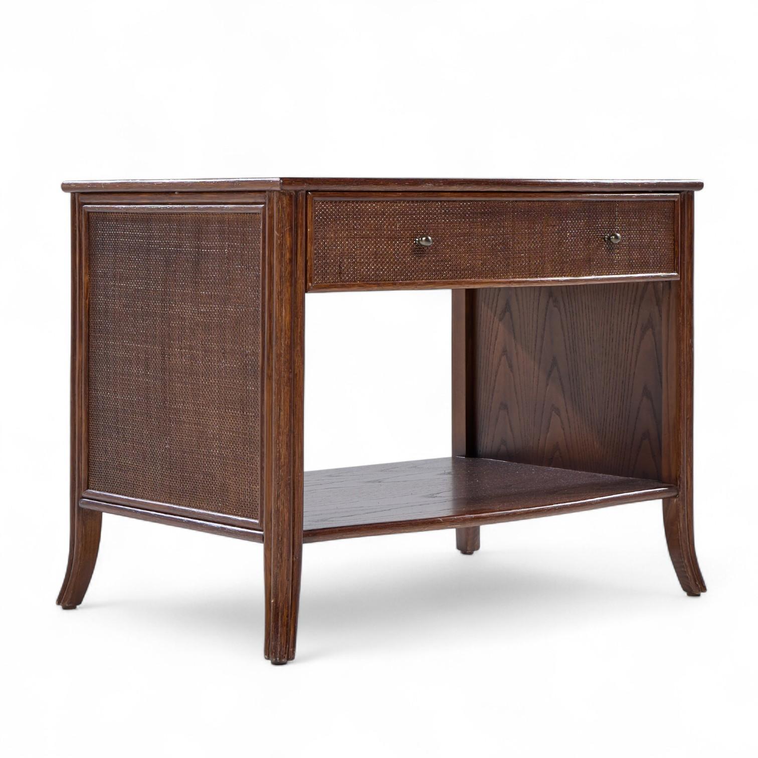 20ième siècle Barbara Barry pour McGuire Tables de nuit en rotin - Paire en vente