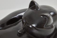 "Tanko", eine ruhende Katze aus Bronze von Barbara Beretich