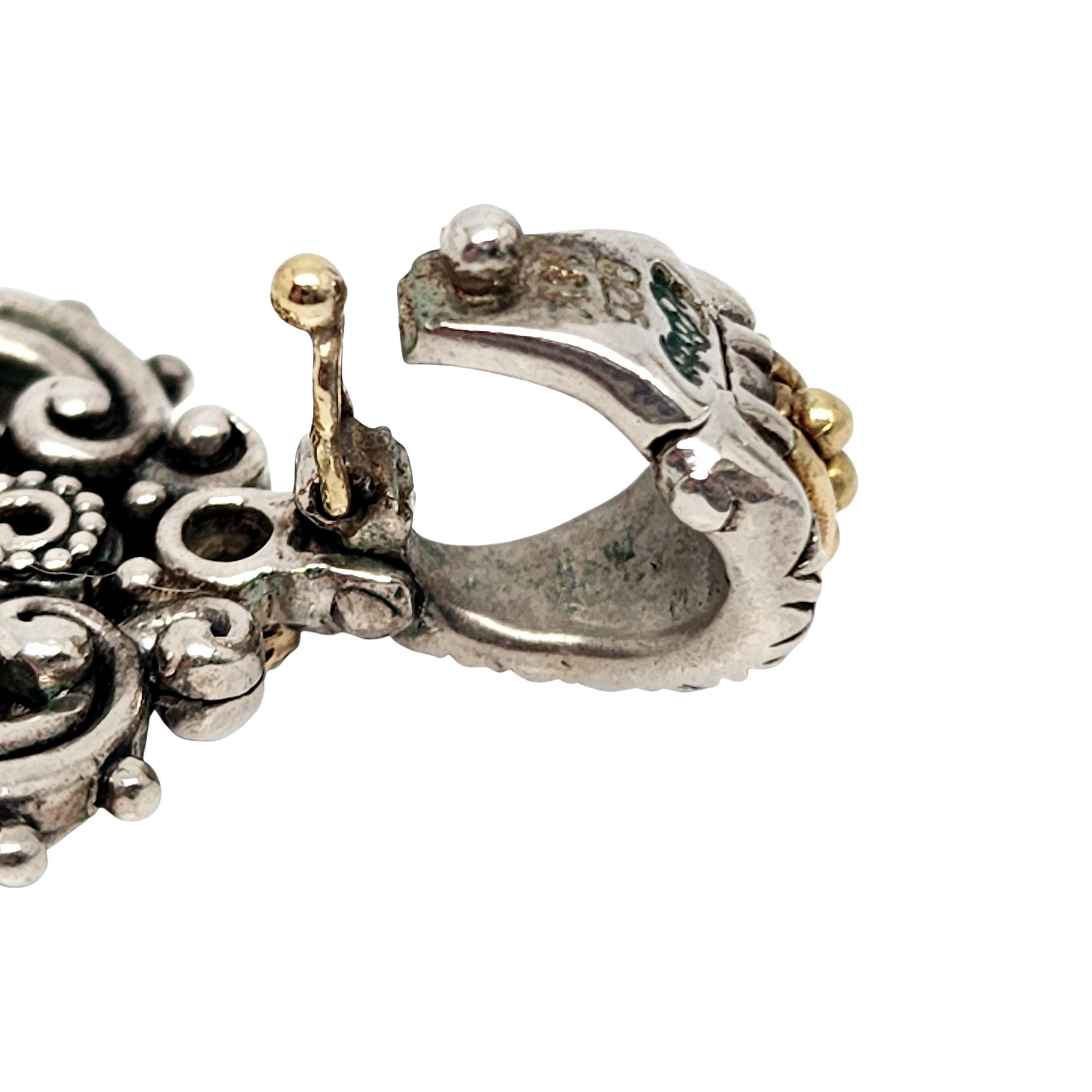 Ciondolo a forma di chiave in argento sterling e oro giallo 18 carati con diamanti di Barbara Bixby.

Splendido pendente ornato della collezione Key of Life di Barbara Bixby, caratterizzato dall'intaglio tipico di Bixby, dalla finitura ossidata, dal
