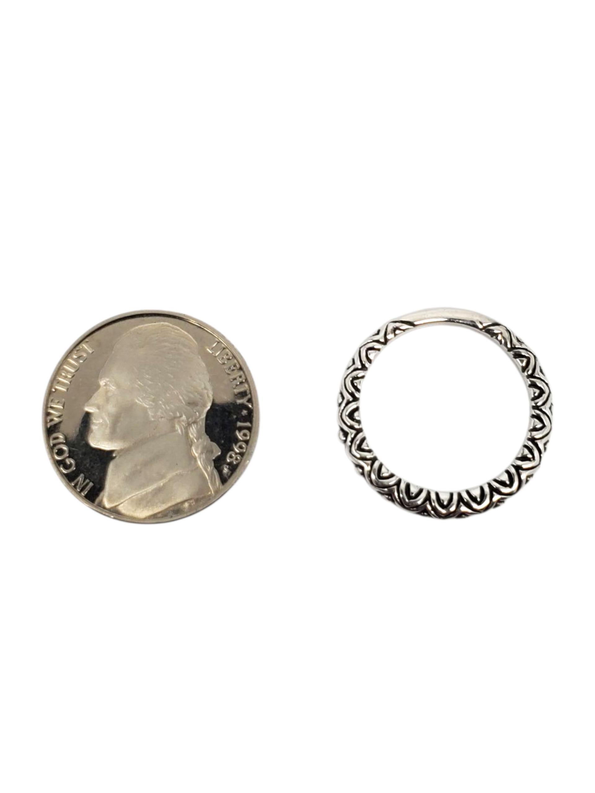 Anello impilabile in argento Barbara Bixby 

Questo elegante anello impilabile in argento Barbara Bixby presenta la tipica finitura ossidata di Bixby con dettagli in argento.
*Anello abbinato #23781

Dimensione: 6

Larghezza: 21 mm

Gambo: 2,4