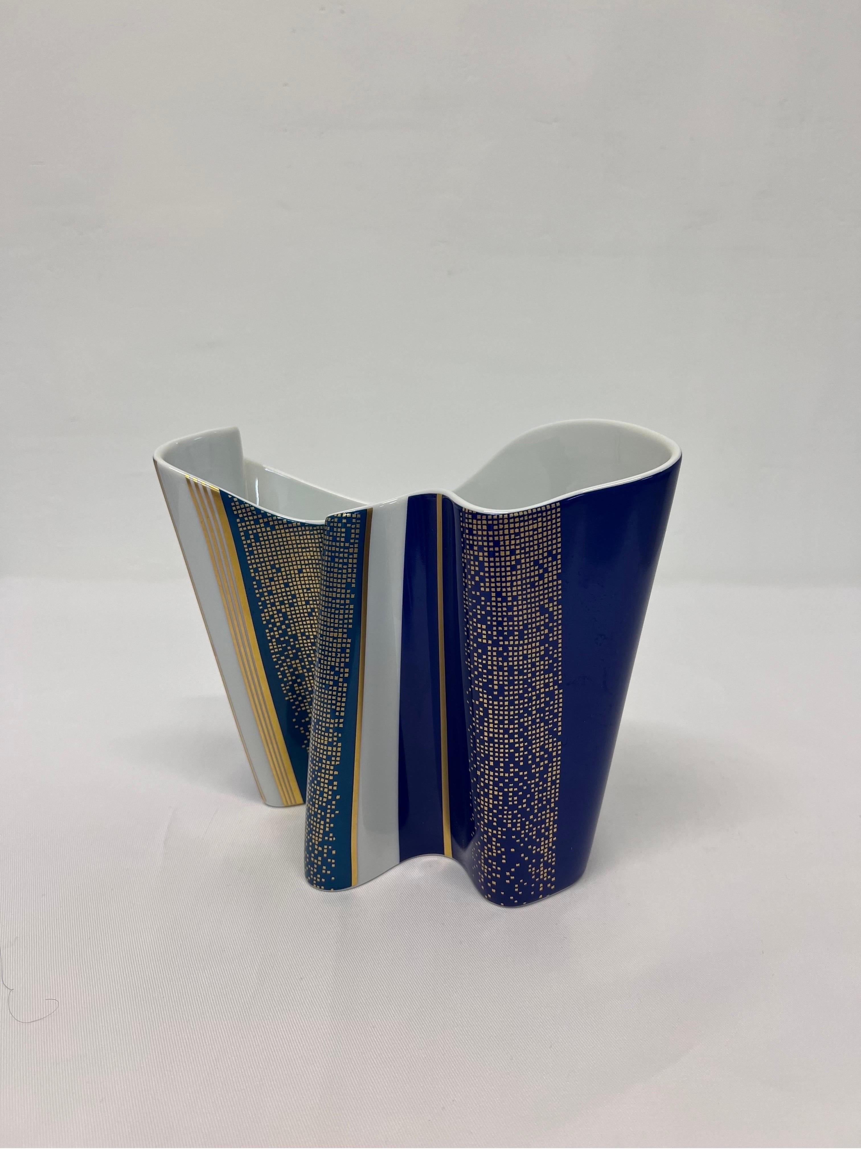 Grande vaso organico postmoderno in porcellana di Barbara Brenner per Rosenthal, anni '80.

