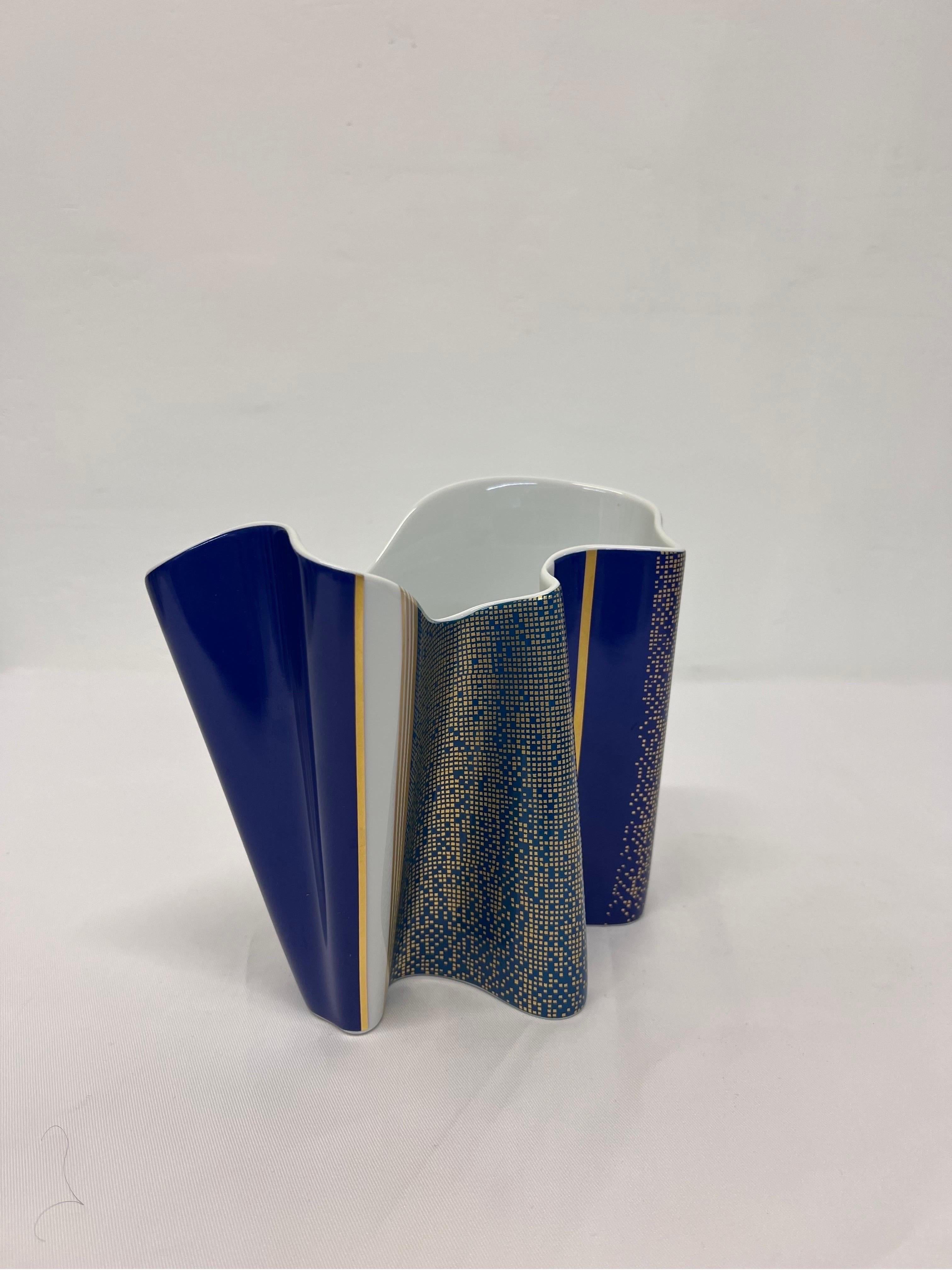 Barbara Brenner Porcelain Vase for Rosenthal In Good Condition For Sale In Miami, FL