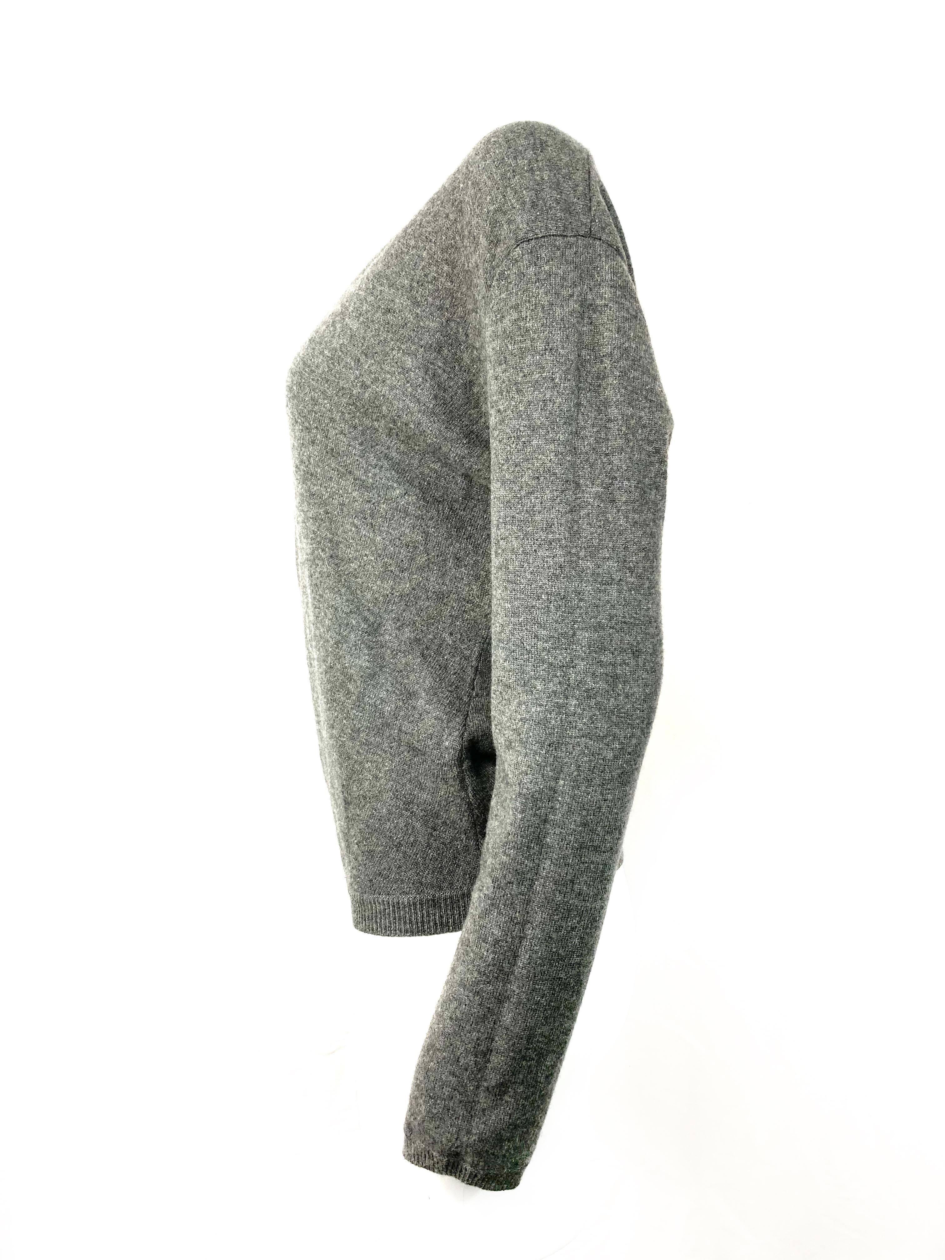 Barbara Bui Grey Cashmere Long Sleeves Pullover Sweater Size S  In Excellent Condition For Sale In Beverly Hills, CA