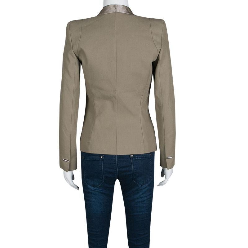 Chic, stylish and very modern, this blazer from Barbara Bui is a gorgeous piece to sport for your formal dos. The classic blazer is made of lightweight cotton and features satin trims. It flaunts a fitted silhouette, three front pockets, and long