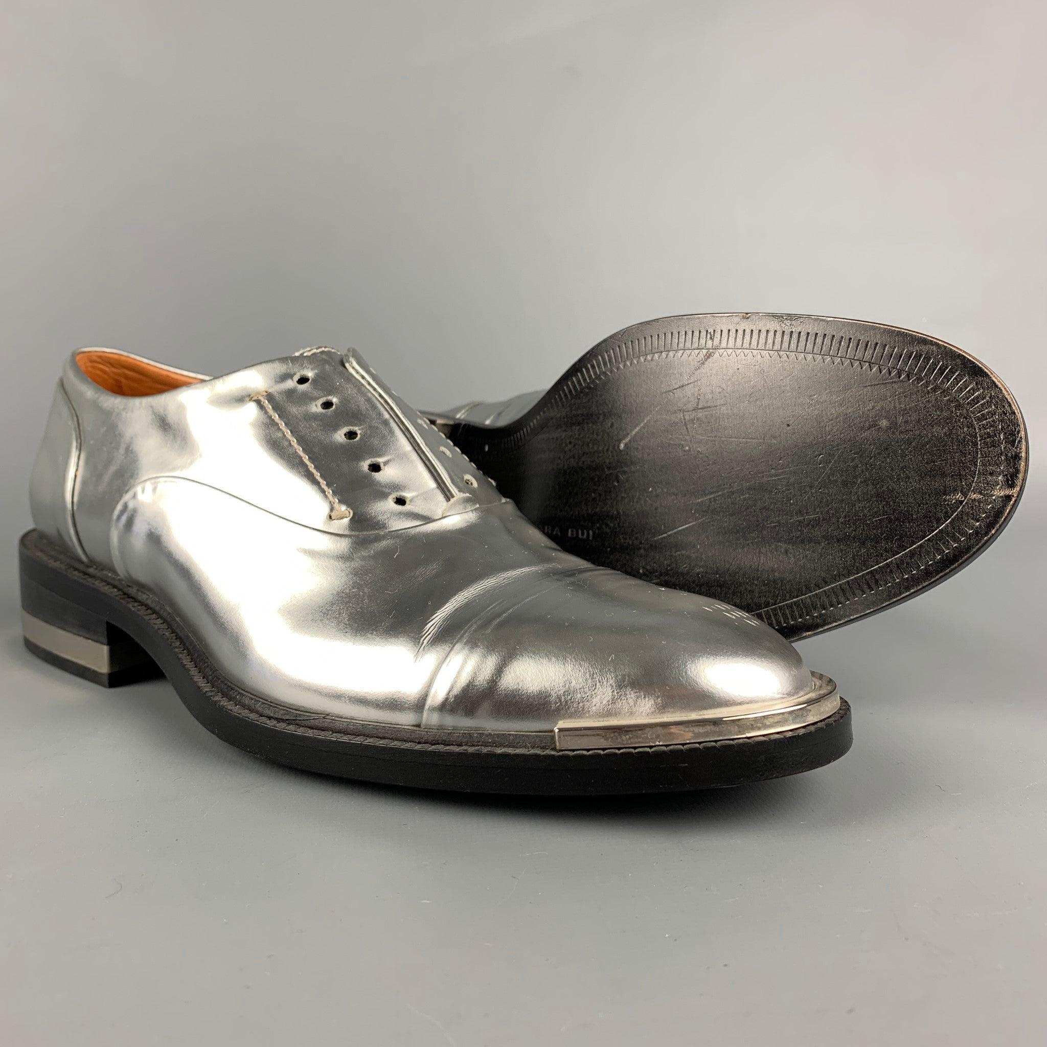 BARBARA BUI Size 7 Silver Leather Metallic Patent Leather Shoes In Good Condition For Sale In San Francisco, CA