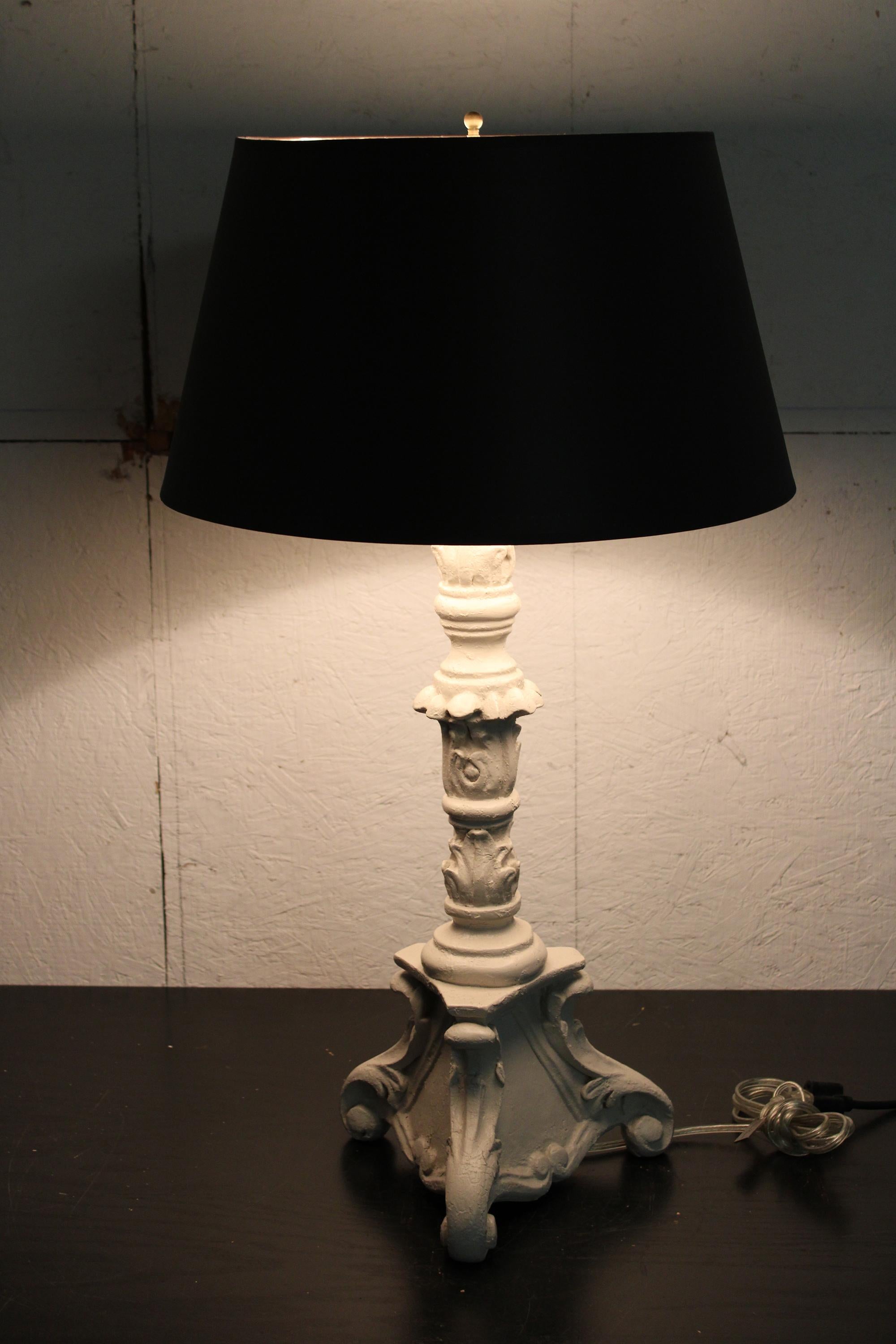 Barbara Cosgrove - Lampe de bureau bougeoir d'autel baroque vintage blanche et chic en vente 2