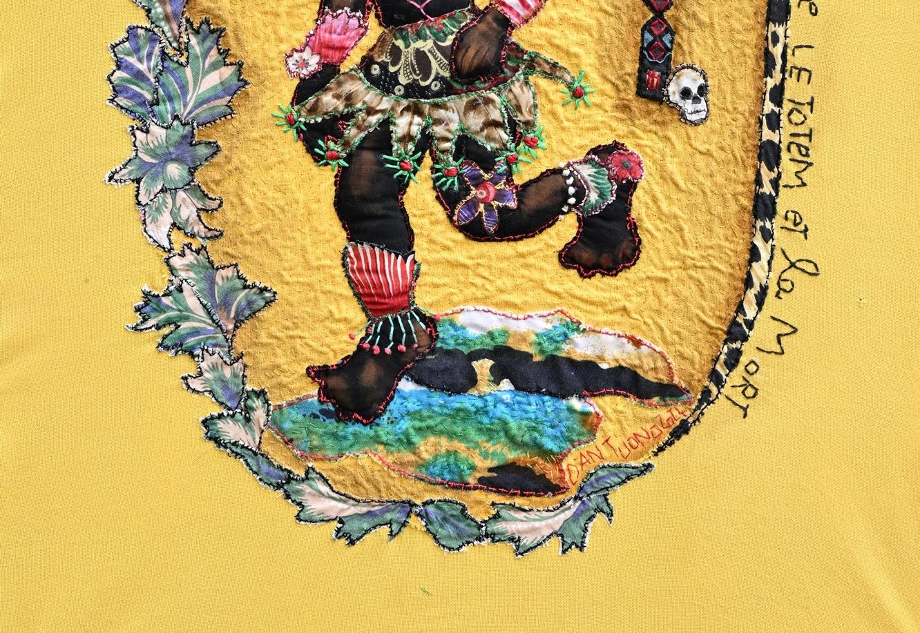 La joven, el tótem y la muerte Barbara d'Antuono Arte textil contemporáneo en venta 1