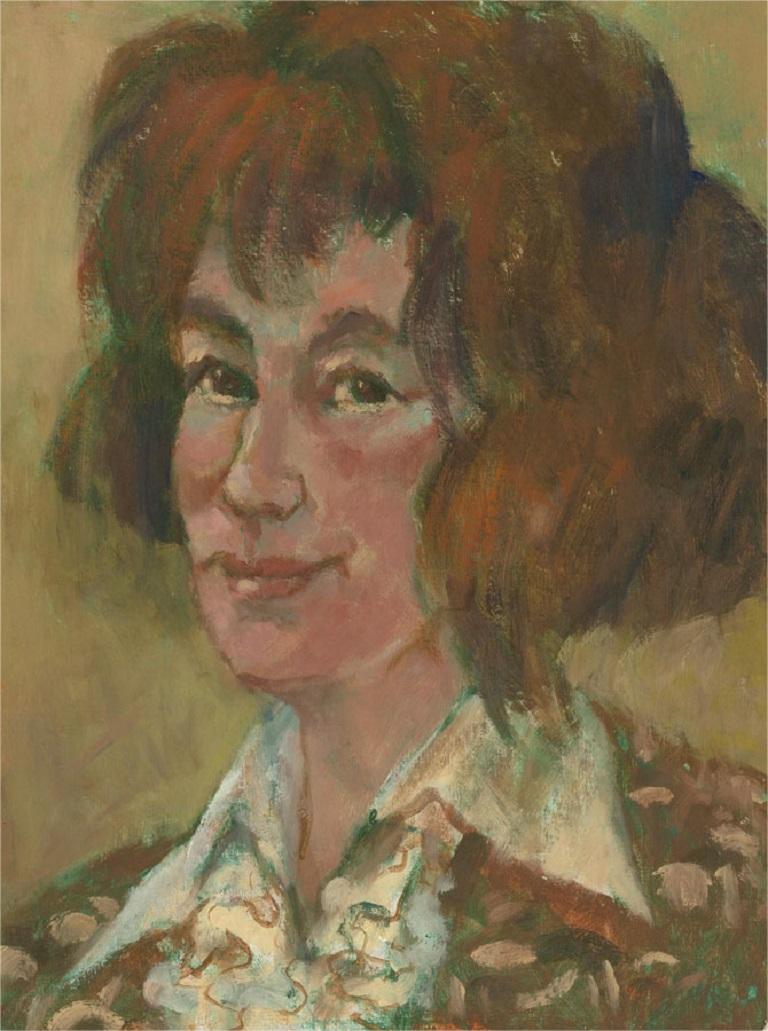 Ein warmes und locker gemaltes Porträt einer Frau mit einem freundlichen Lächeln in einem Hemd mit Rüschenausschnitt. Das Gemälde ist unsigniert auf Karton. An Bord.
