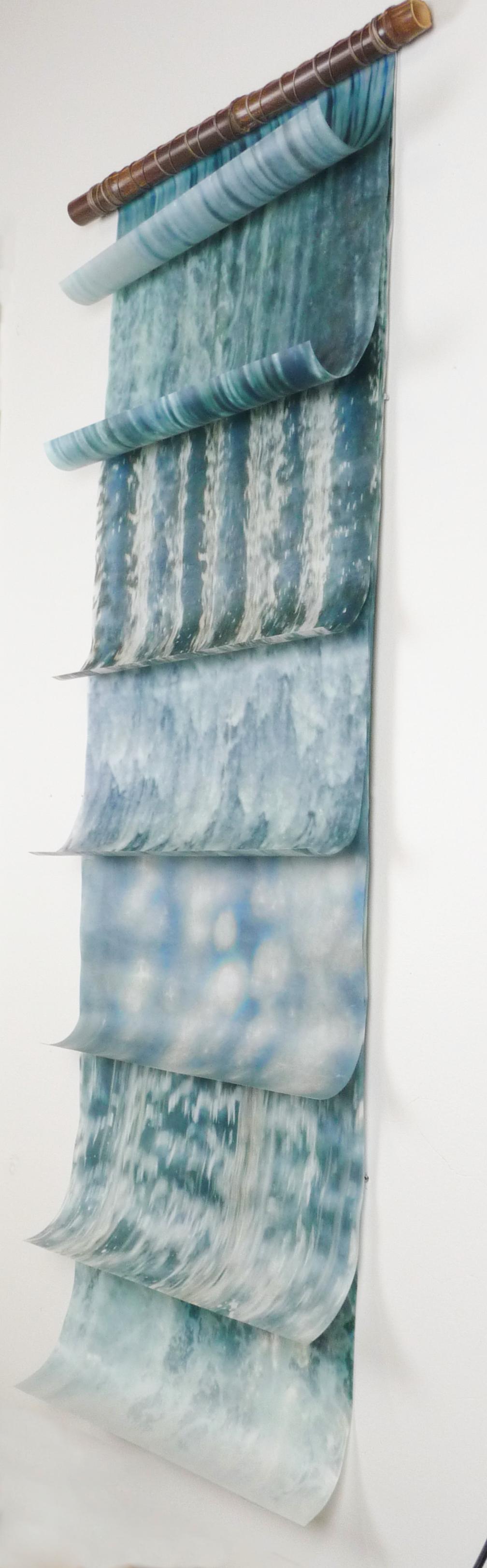 Barbara Hocker, cascade en cascade au tourbillon, 2021, à l'encaustique, photographie, naturalisme en vente 1