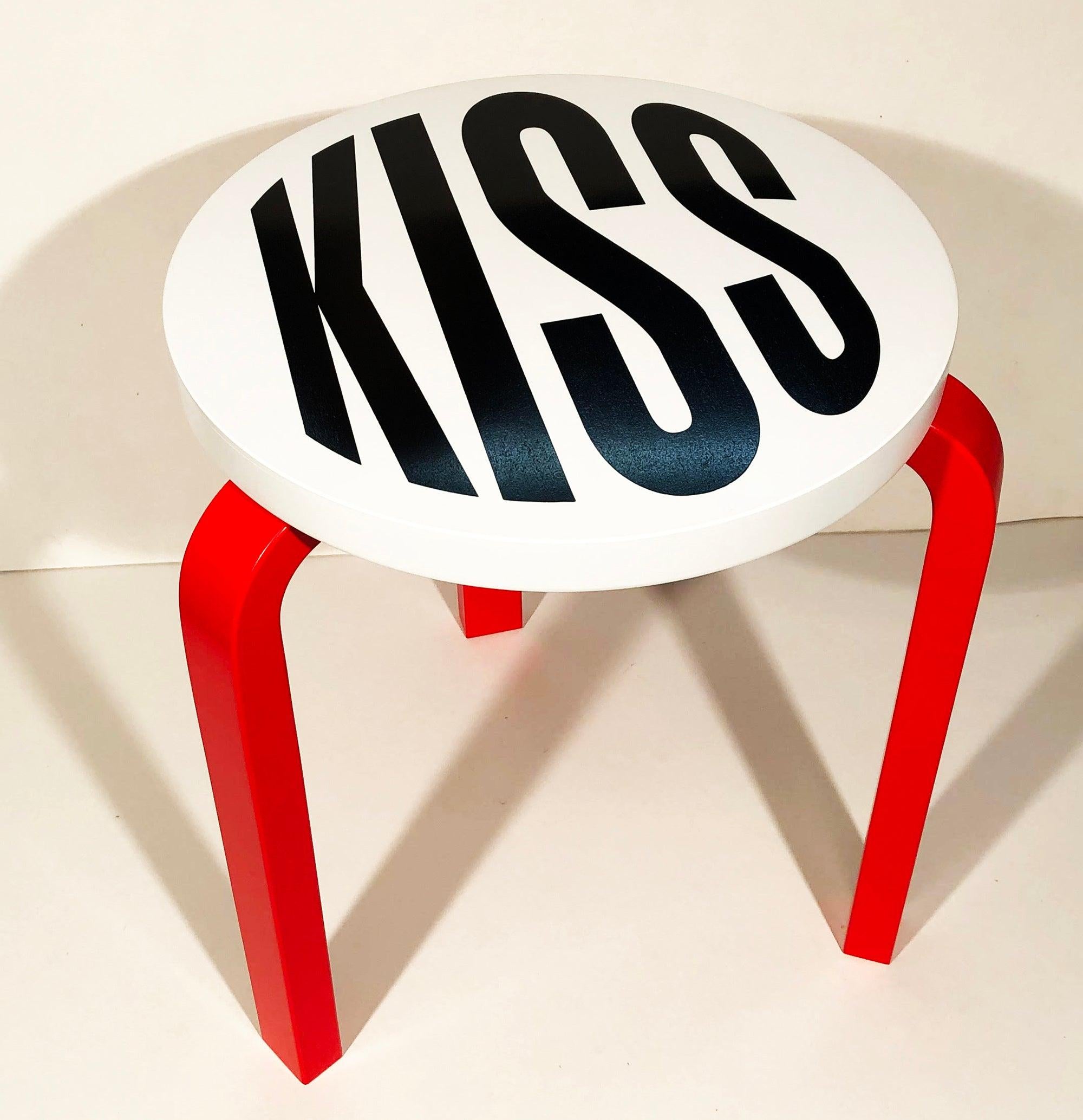 BARBARA KRUGER Sans titre (Kiss) (2019), 2019 signé à la main - Print de Barbara Kruger