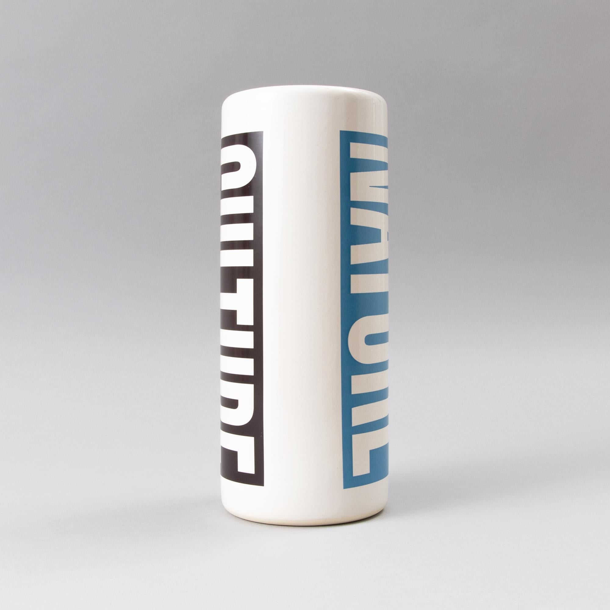 Barbara Kruger, Culture Nature Vase – Zeitgenössische Kunst, Konzeptuelle Kunst, Pop Art 2