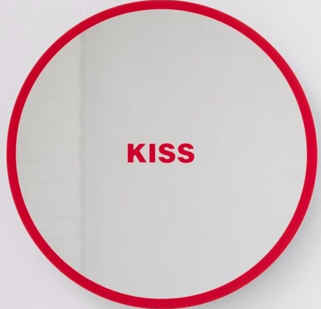 Kiss von Barbara Kruger im Angebot 1