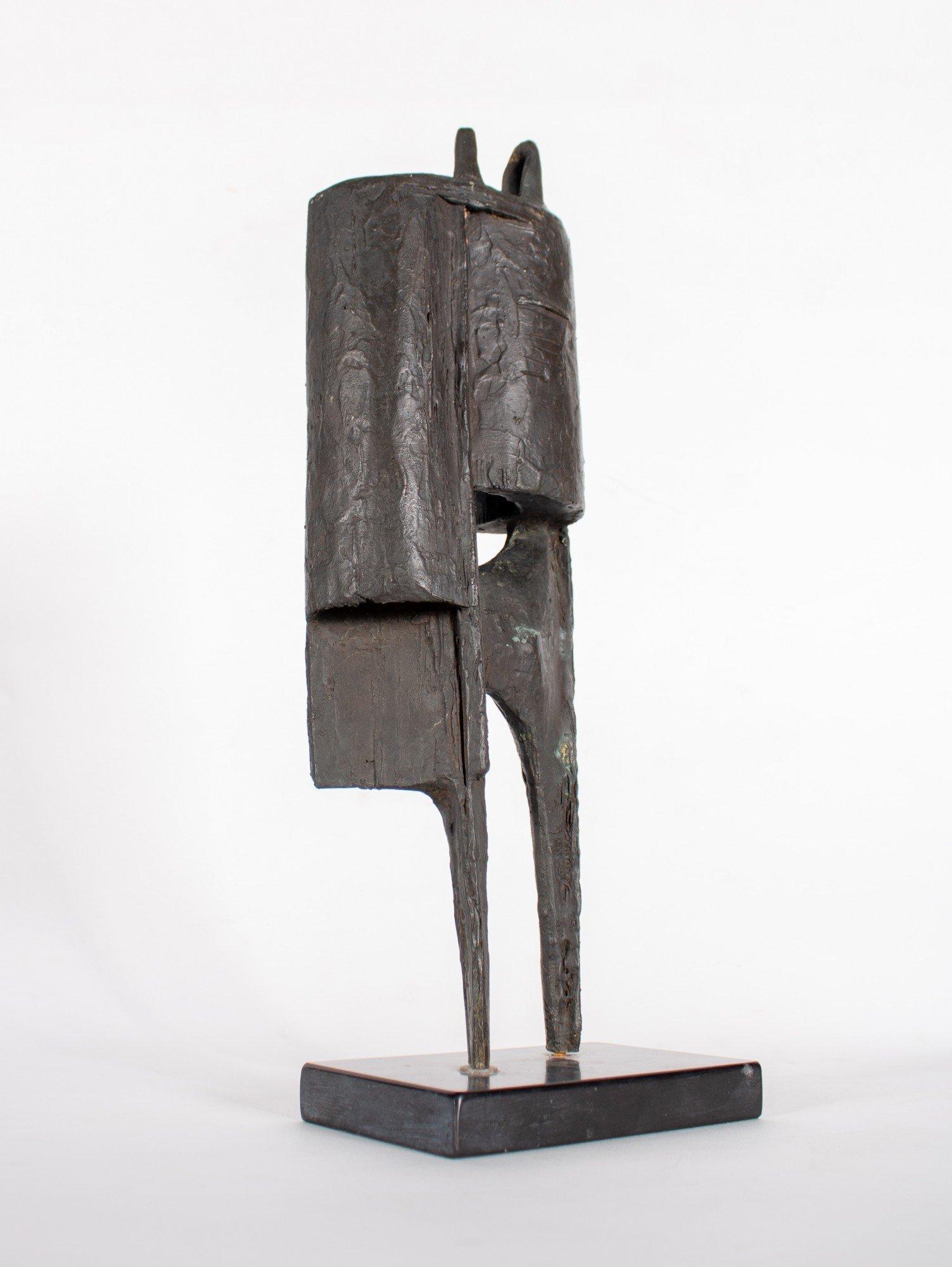 Figuras unidas, Escultura abstracta figurativa de bronce brutalista, Mediados del siglo XX - Abstract Sculpture Oro de Barbara Neijna