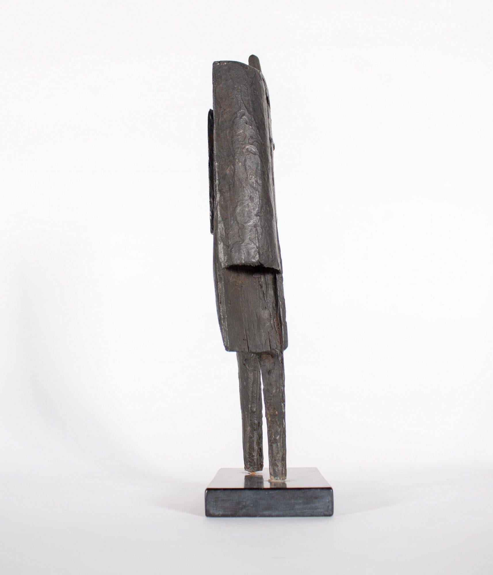Barbara Neijna (estadounidense, n. 1937)
Figuras unidas, 1958
Bronce
Iniciales en la base
14 x 5,5 x 3,5 pulgadas

Neijna, que se licenció en Bellas Artes por la Universidad de Siracusa y estudió en la Academia Belle Brera de Milán (Italia), es