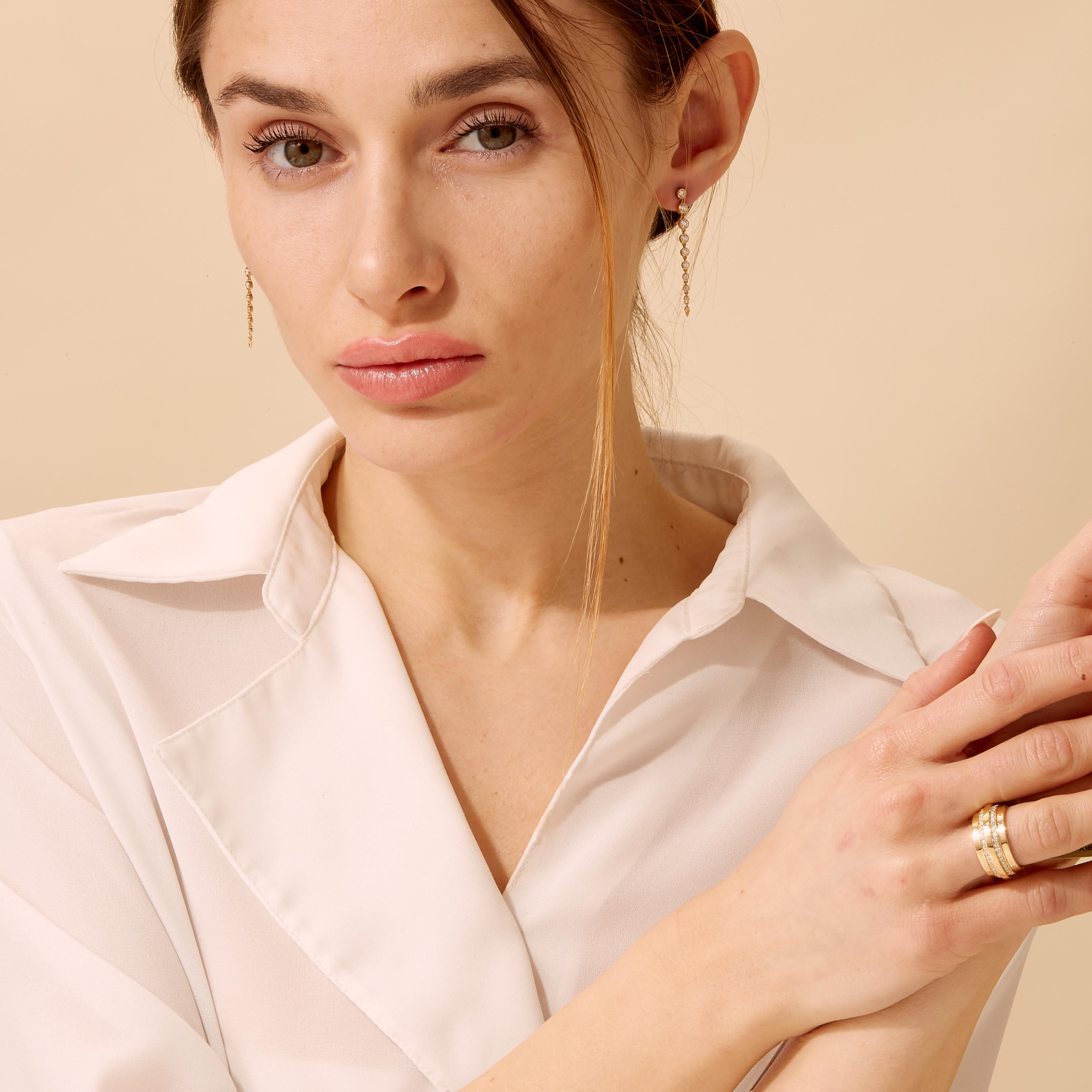 Bárbara Pedido Especial Banda Geométrica de Oro Amarillo Syna con Diamantes Talla 8.75 Contemporáneo en venta