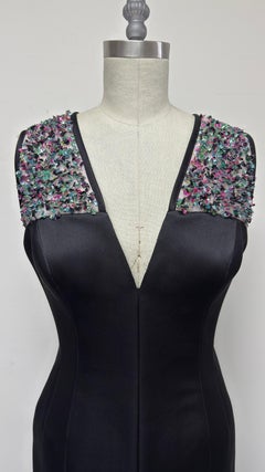Robe de soirée noire Barbara Tfank avec bretelles ornées de jade et de rose
