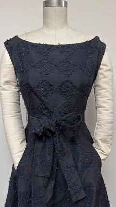 Robe évasée ajustée texturée noire Barbara Tfank, avec ceinture et poches