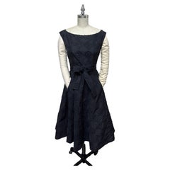 Robe évasée ajustée texturée noire Barbara Tfank, avec ceinture et poches