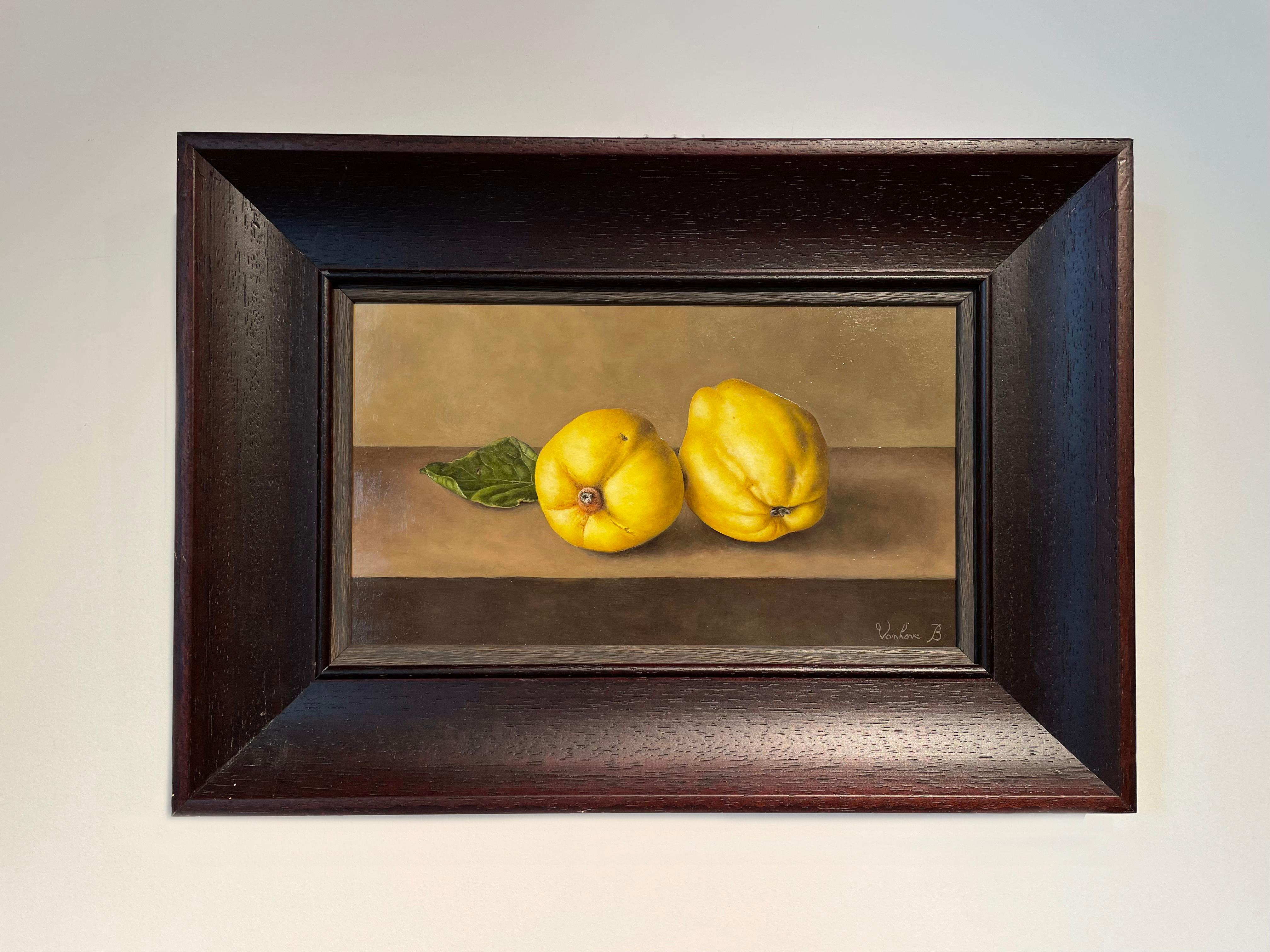 Still-Life Painting Barbara Vanhove - Peinture de nature morte réaliste contemporaine jaune de « Quinces », maîtres néerlandais