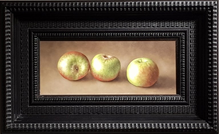 Realist Contemporary Still-Life Painting 'Trio of Apples' by Barbara Vanhove For Sale 1