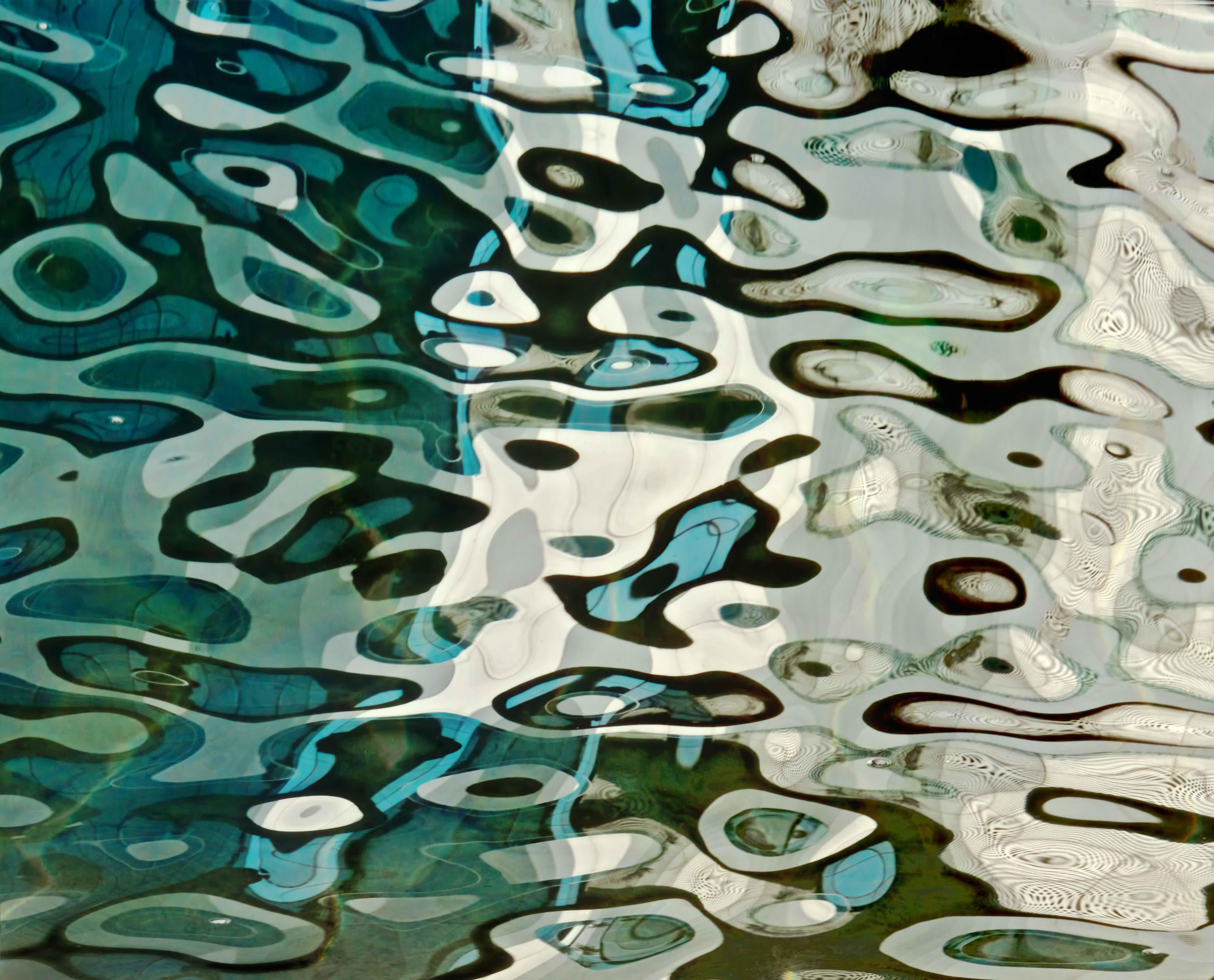 Barbara Vaughn Abstract Photograph - Corniche 3H