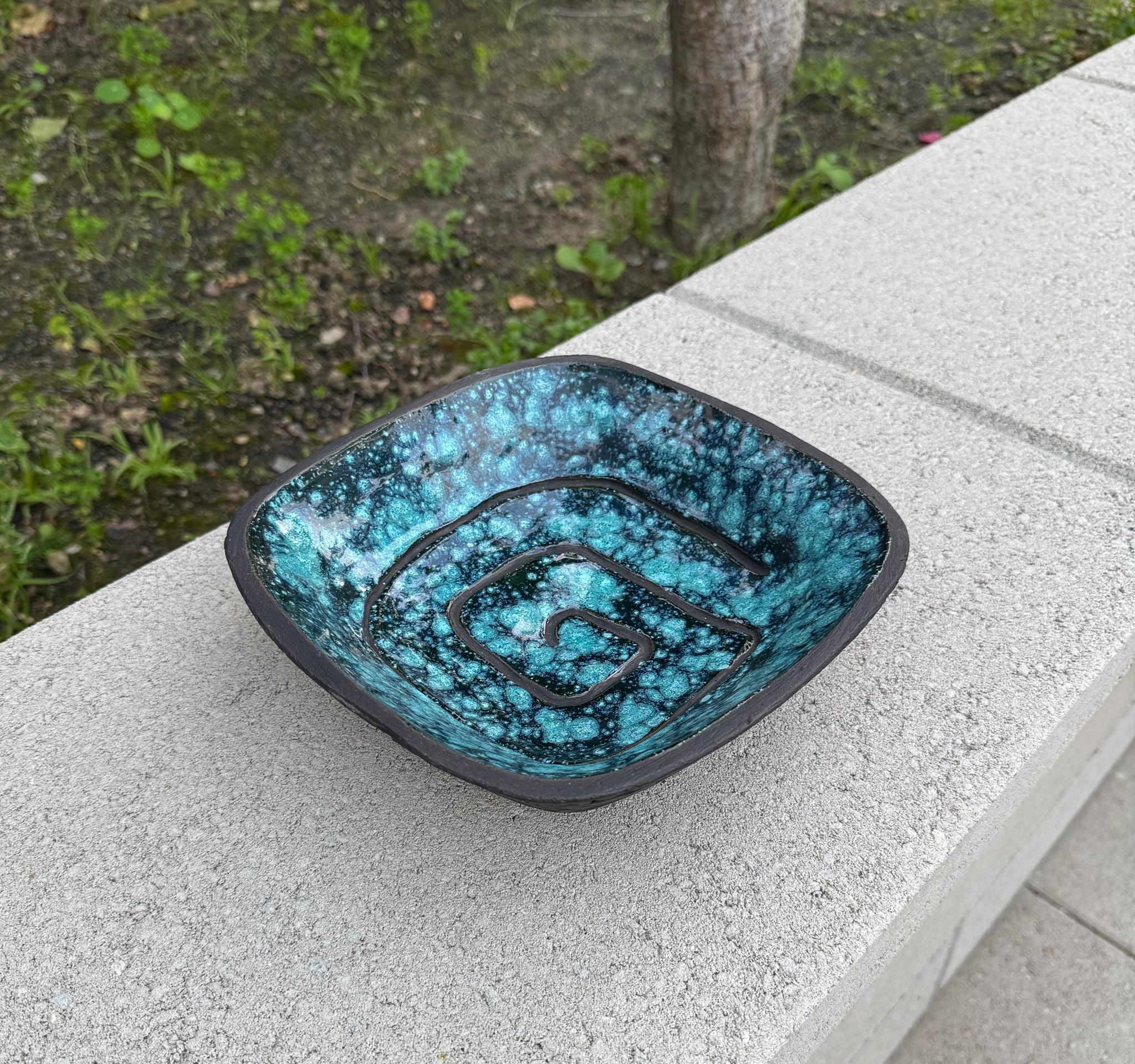 Barbara Willis Keramikschale / Catchall, Kalifornien, 2007.  Signiert und datiert am unteren Rand.  