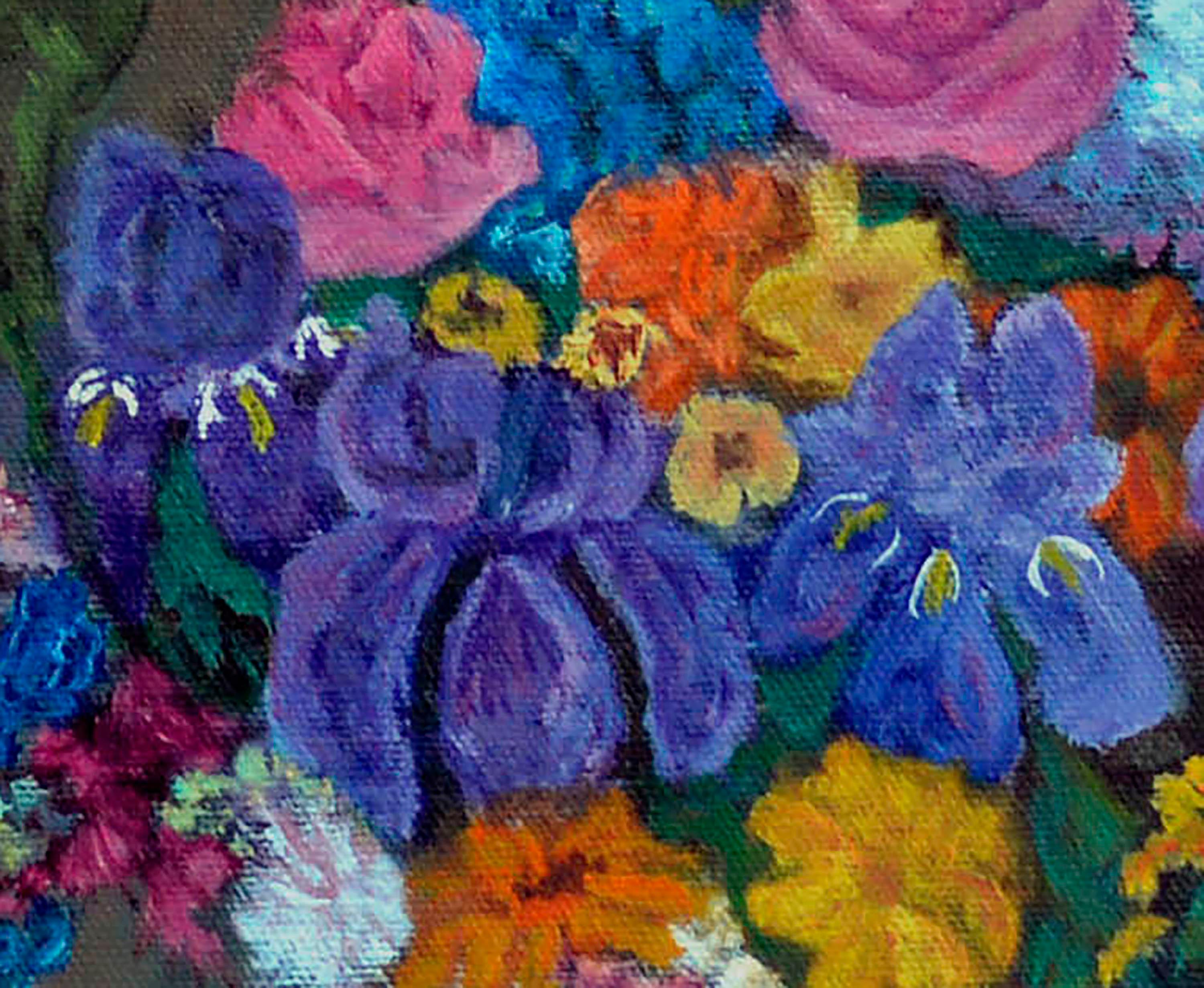 Nature morte florale aux couleurs vives d'un bouquet de printemps éblouissant et détaillé comprenant des iris, des fleurs de cerisier, des roses et d'autres fleurs magnifiques par Barbara Wilson (américaine, 20e siècle). Issue d'une collection de